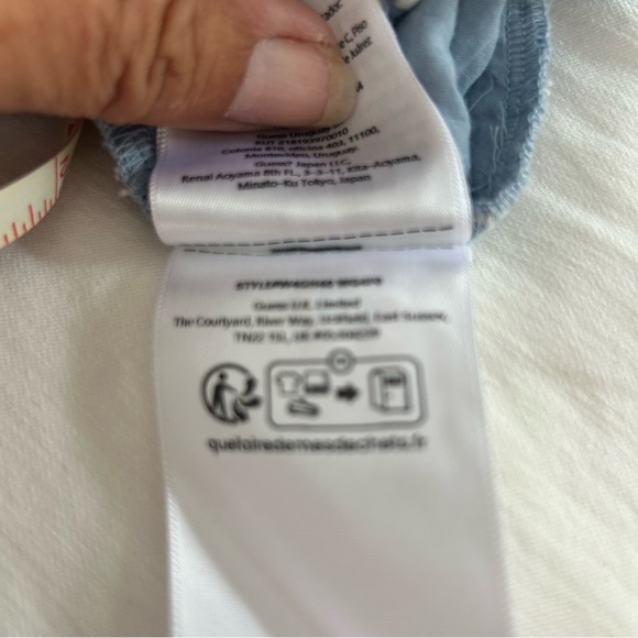 ➕Guess Light Blue crop shirt with ivory embroidery Large. NWOT - Picture 11 of 11